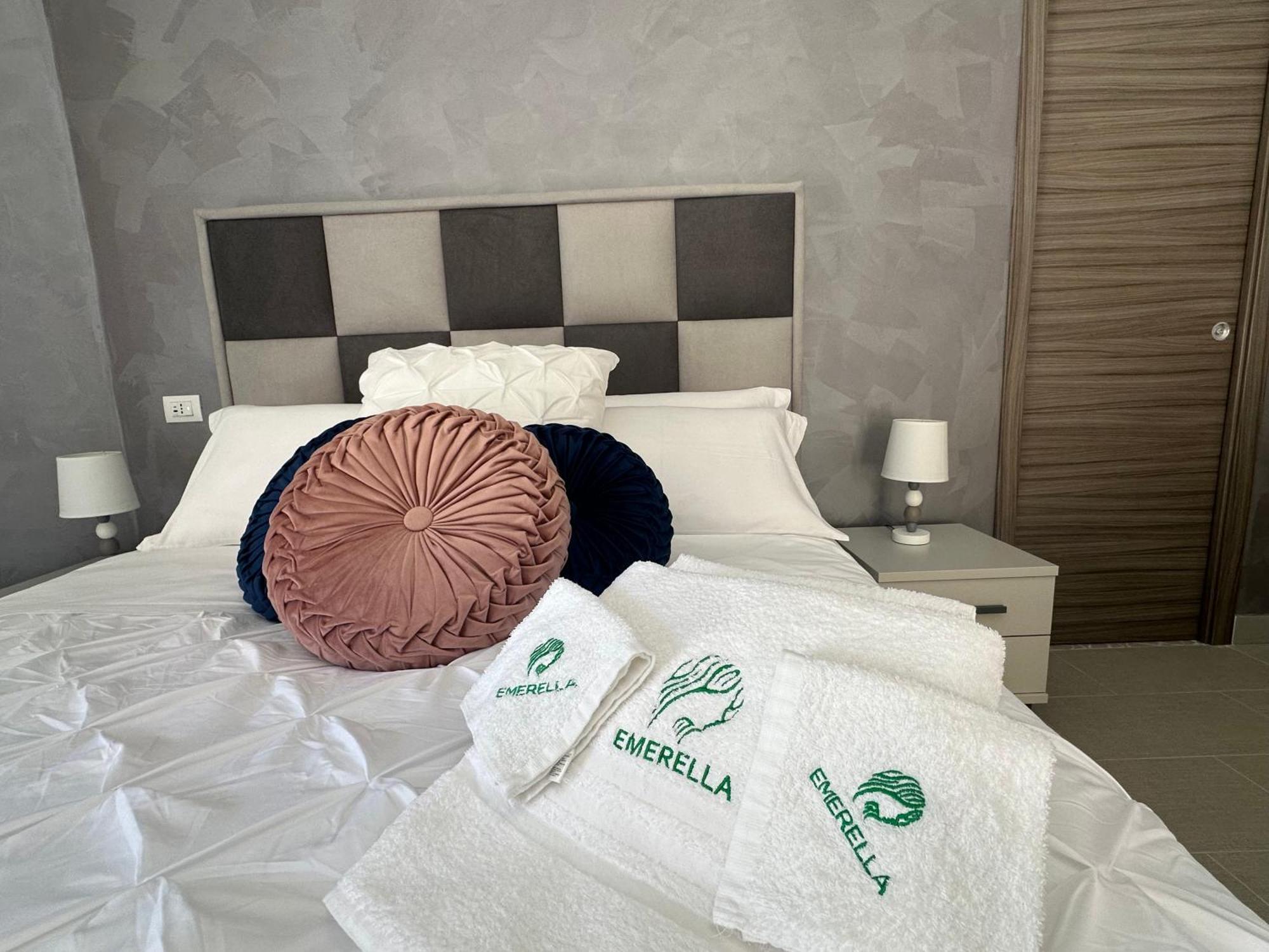 Emerella Luxury Suites-Siderno Lungomare Ngoại thất bức ảnh